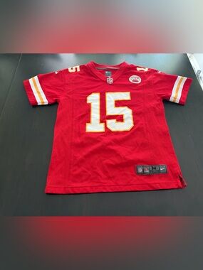Patrick Mahomes #15 Kansas City Chiefs Nike On Field NFL Youth Jersey M Red